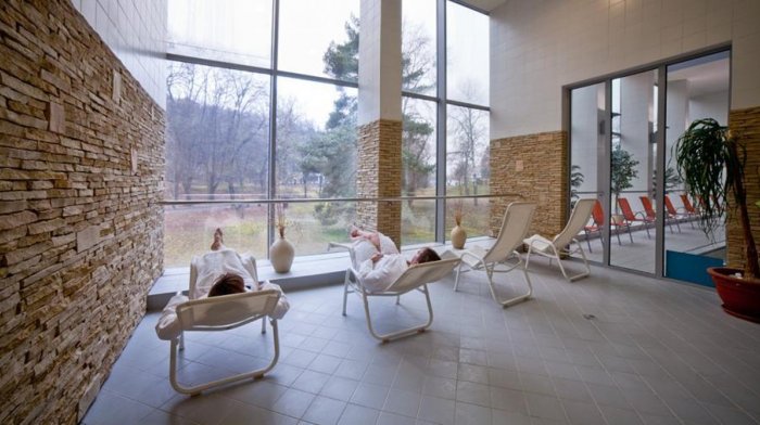 Przyjemny relaks i romantyzm w uzdowisku z masażami i dostępem do basenu i saun