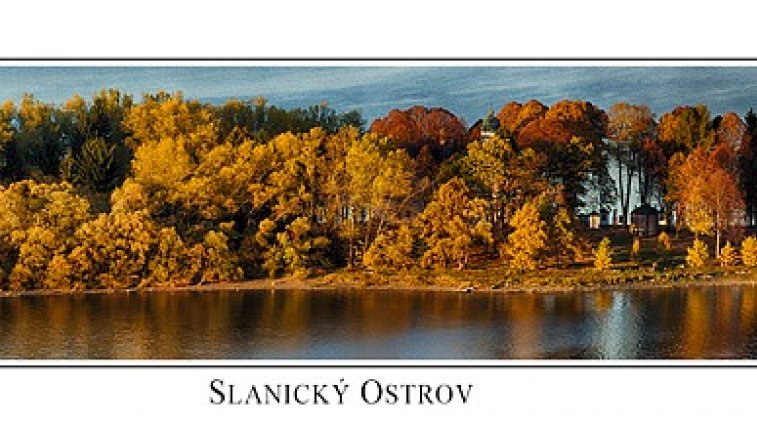 Slanický ostrov Autor: Filiphrkel Zdroj: https://upload.wikimedia.org/wikipedia/commons/e/e0/Panorama_Slanick%C3%BD_ostrov_umenia.jpg