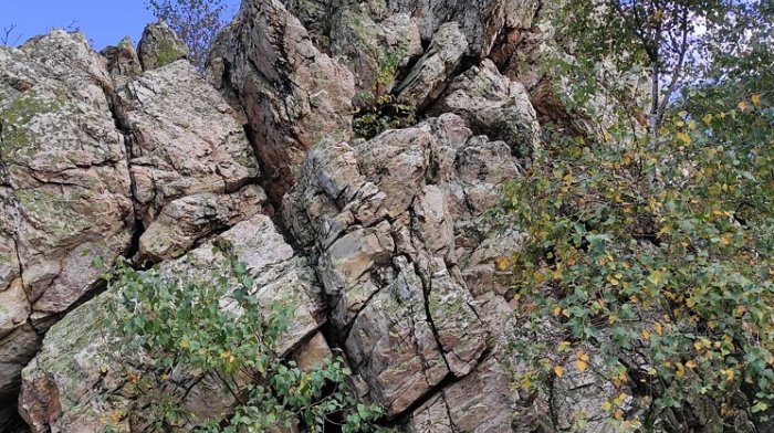 Kremencové skaly Traja jazdci, Veľká Homoľa (Modra)