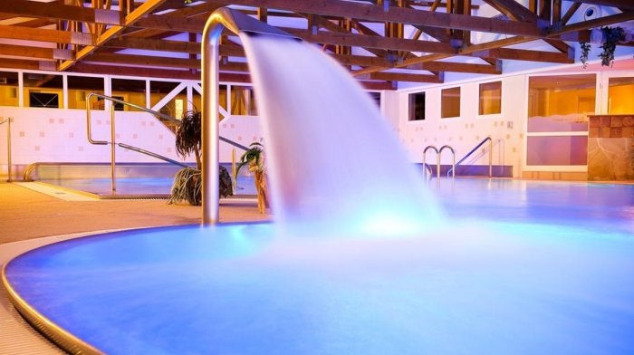 Wellness pobyt s voľným vstupom do bazénového komplexu a sáun - Hotel Flóra *** Trenčianske Teplice