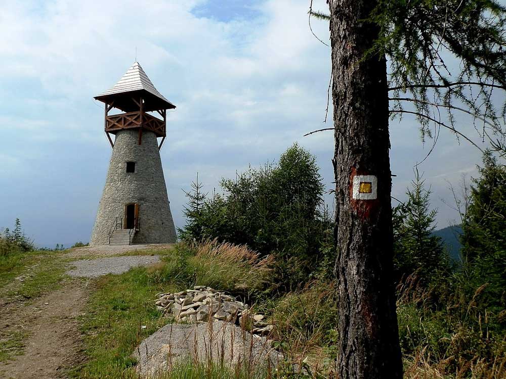 Rozhľadňa na vrchu Bobovec.