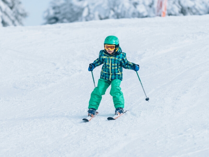 Dieťa na lyžiach