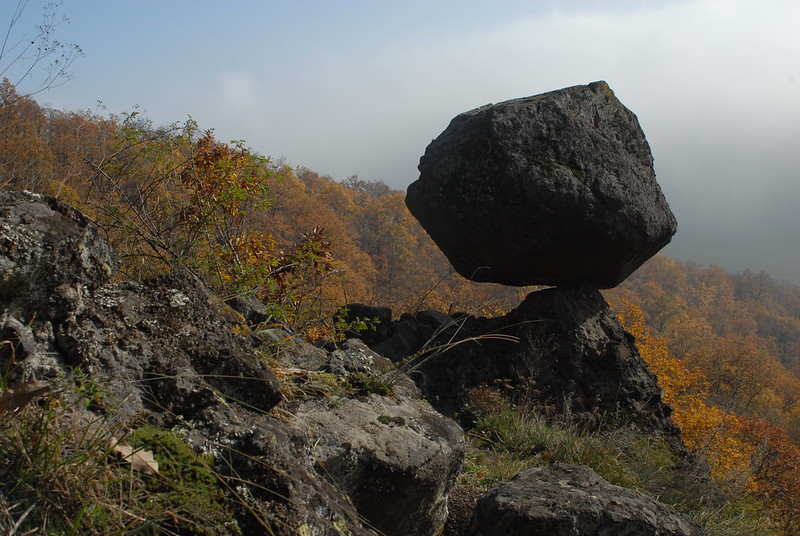Ojedinelý prírodný útvar zvaný Čertova skala v prírodnej rezervácii Boky, v katastri obce Budča