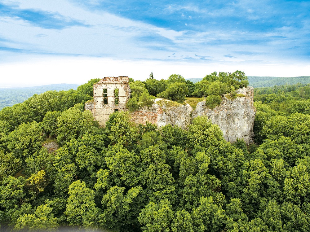 Zrúcanina hradu Pajštún v Malých Karpatoch